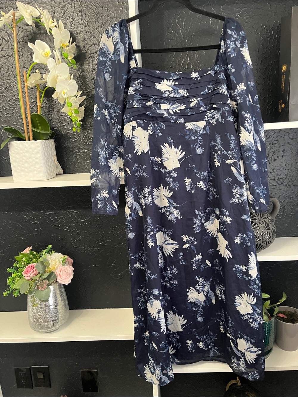 Abercrombie & Fitch Navy and White Floral Square-Neck Midi Dress LP